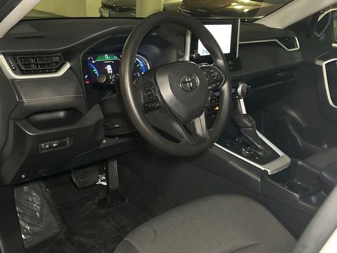 Used 2025 Toyota RAV4 XLE AWD/4WD image 16