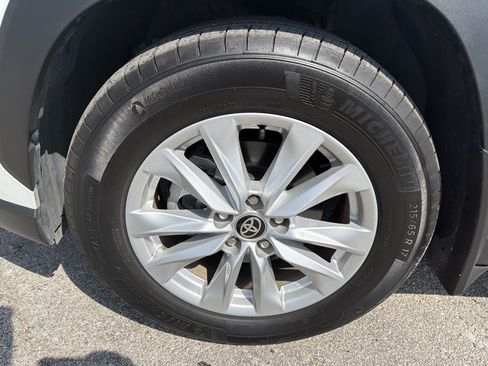 Used 2026 Toyota Corolla Cross LE FWD image 8