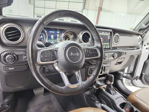 Used 2023 Jeep Gladiator Rubicon w/ LED Lighting Group AWD/4WD image 18