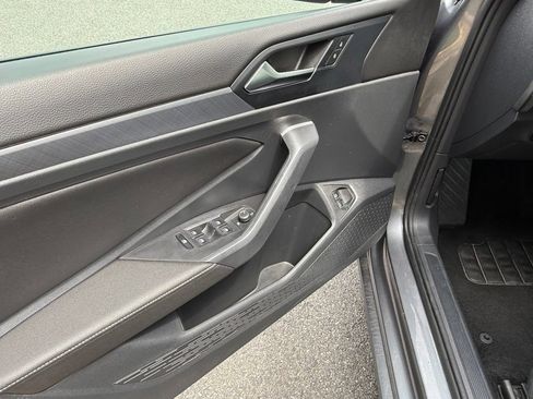 Used 2024 Volkswagen Jetta SE FWD image 19