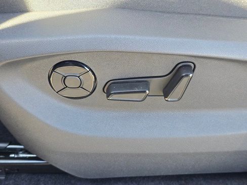 New 2026 Volkswagen Tiguan SE AWD/4WD image 28