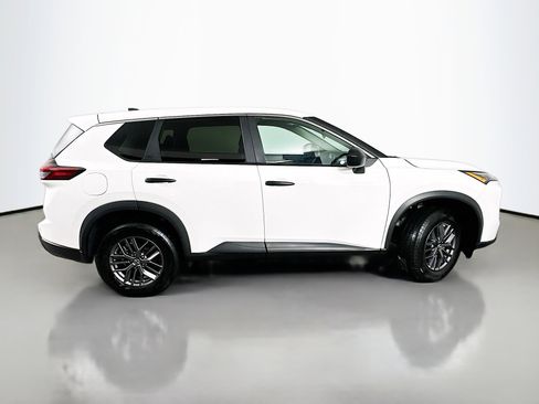 Used 2024 Nissan Rogue S image 8