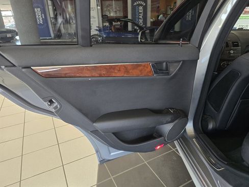 Used 2010 Mercedes-Benz C 300 Sedan w/ Multimedia Pkg image 10