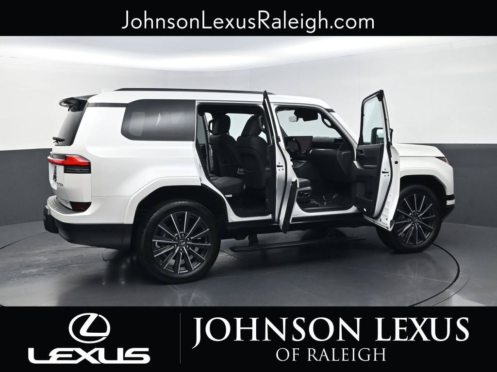 Used 2024 Lexus GX 550 w/ Cold Area Package AWD/4WD image 32