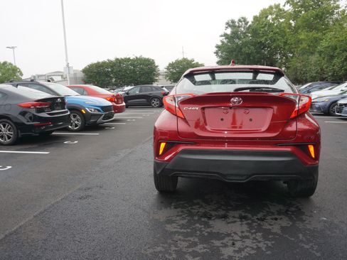Used 2019 Toyota C-HR LE FWD image 4