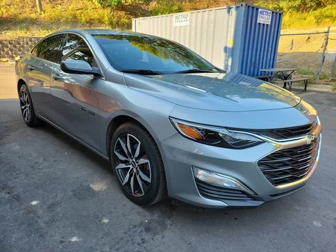 Used 2025 Chevrolet Malibu RS FWD image 1