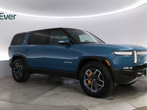 Used 2023 Rivian R1S Adventure image 5