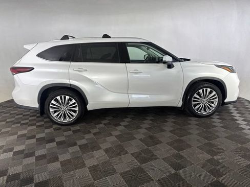 Used 2024 Toyota Highlander Platinum AWD/4WD image 4