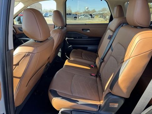 Used 2025 Nissan Pathfinder Platinum w/ Cargo Package image 12