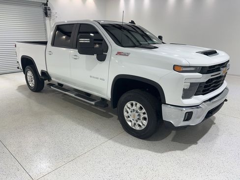 Used 2024 Chevrolet Silverado 2500 LT image 6