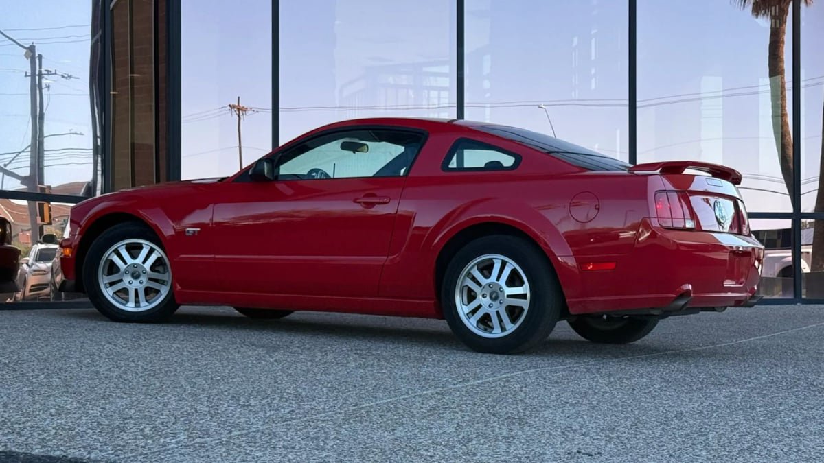 Used 2005 Ford Mustang GT Premium RWD image 6