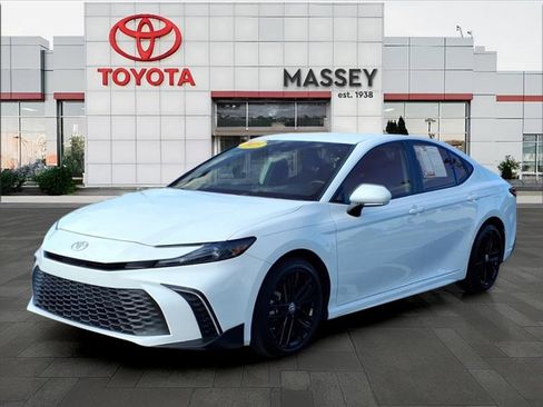 Used 2025 Toyota Camry SE w/ Convenience Package image 30