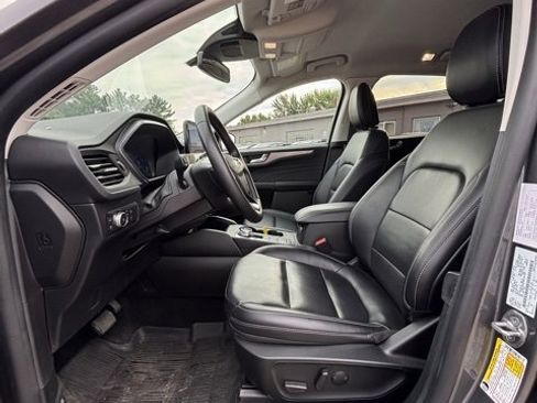 Used 2022 Ford Escape Titanium w/ Class II Trailer Tow Package image 9