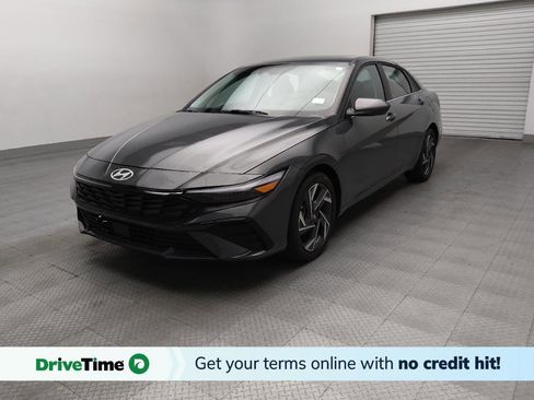 Used 2025 Hyundai Elantra SEL image 1