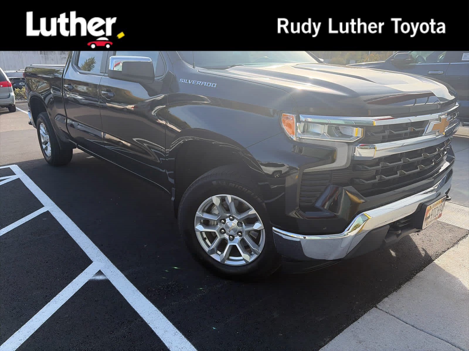 Used 2022 Chevrolet Silverado 1500 LT AWD/4WD image 1