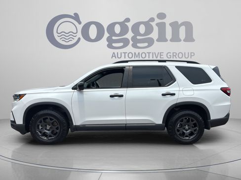 Certified 2025 Honda Pilot TrailSport image 2