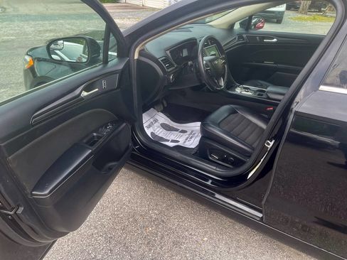 Used 2018 Ford Fusion SE w/ Equipment Group 201A image 12