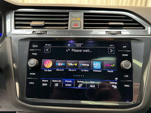 Used 2022 Volkswagen Tiguan SE R-Line image 15