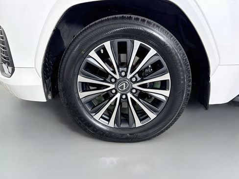 Used 2022 Lexus LX 600 4WD w/ Interior Upgrade Package image 33