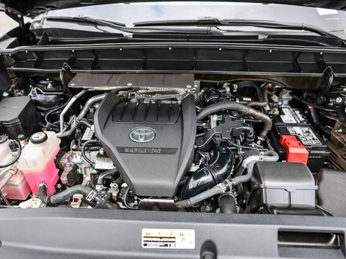 Used 2023 Toyota Highlander LE image 18