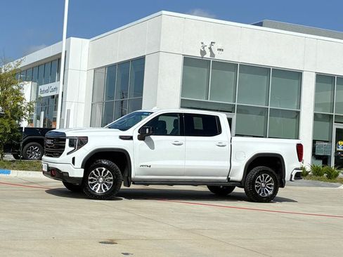 Used 2023 GMC Sierra 1500 AT4 w/ AT4 Preferred Package AWD/4WD image 1
