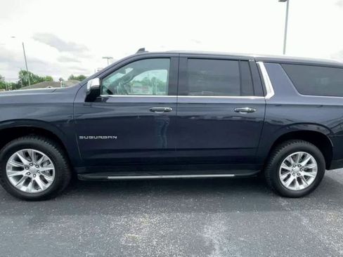Used 2023 Chevrolet Suburban Premier AWD/4WD image 5