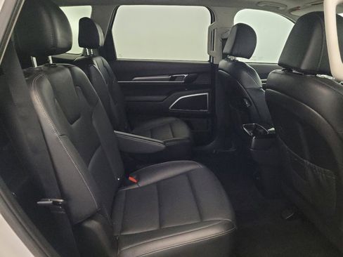 Used 2022 Kia Telluride S FWD image 19