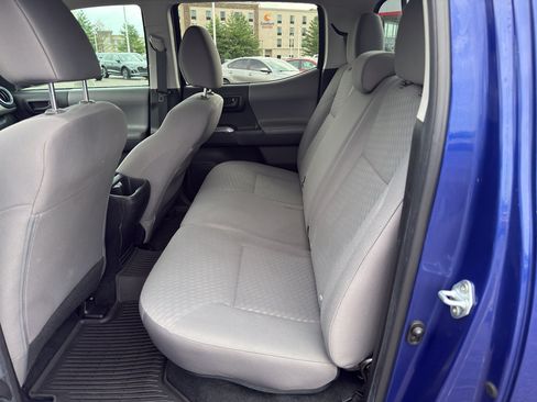 Used 2023 Toyota Tacoma SR5 AWD/4WD image 11