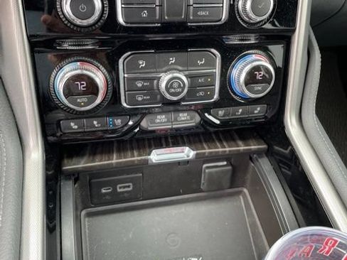 Used 2021 GMC Yukon Denali w/ Denali Premium Package AWD/4WD image 7