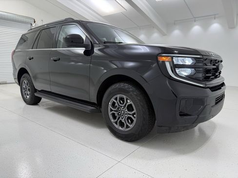 Used 2025 Ford Expedition Active image 1