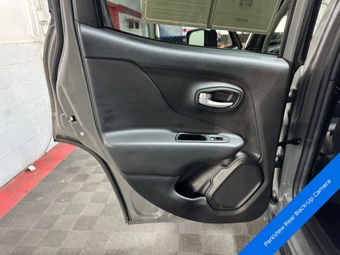 Used 2023 Jeep Renegade Latitude image 10