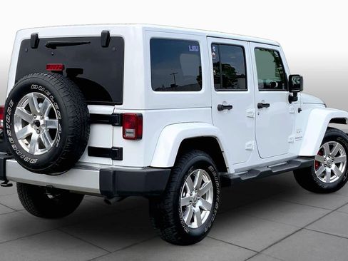 Used 2017 Jeep Wrangler Unlimited Sahara w/ Dual Top Group AWD/4WD image 13