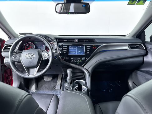 Used 2018 Toyota Camry XSE FWD image 4