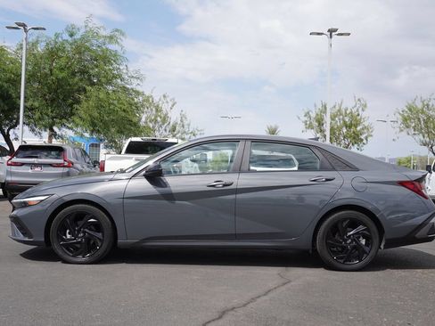 Used 2026 Hyundai Elantra Sport FWD image 2