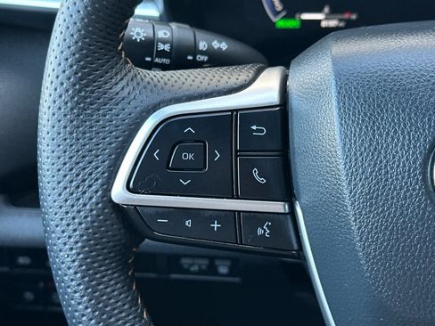 Used 2025 Toyota Sienna XLE Woodland Edition image 27