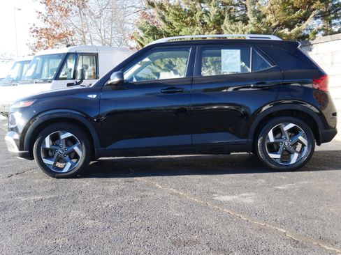 Used 2023 Hyundai Venue SEL image 3