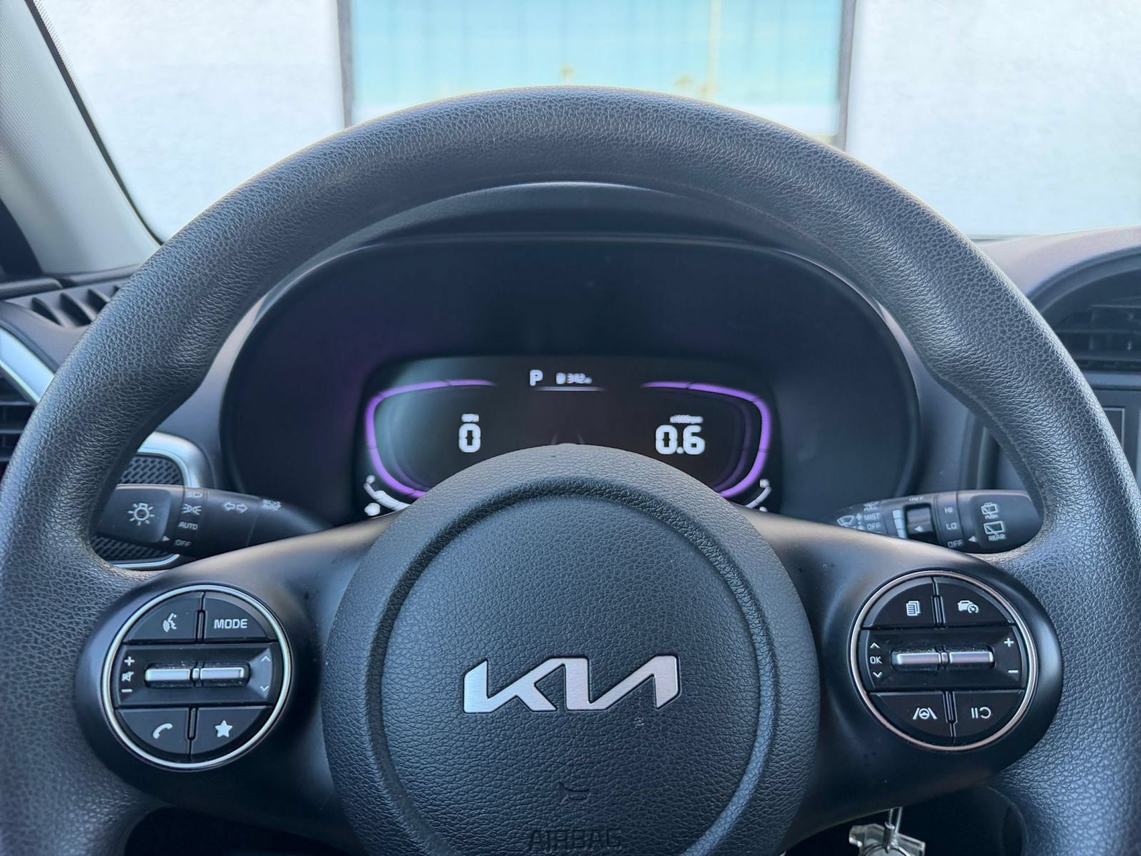 Used 2025 Kia Soul LX w/ LX Technology Package FWD image 25