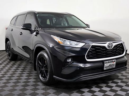Used 2020 Toyota Highlander XLE AWD/4WD image 5