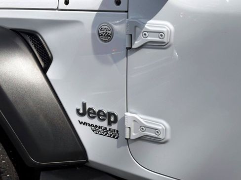 Used 2021 Jeep Wrangler Unlimited Sport AWD/4WD image 11