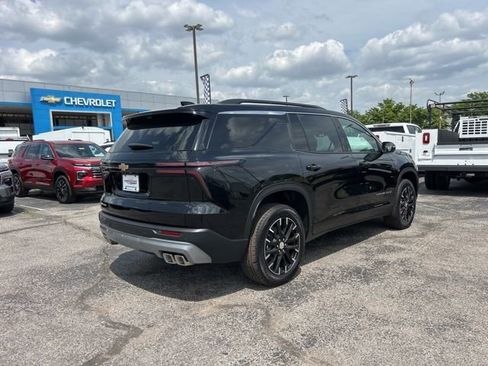 New 2026 Chevrolet Traverse LT FWD image 3