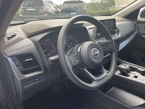 Used 2023 Nissan Rogue SV AWD/4WD image 17