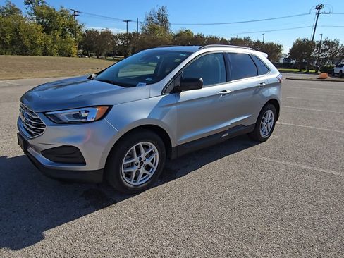 Certified 2022 Ford Edge SE image 5