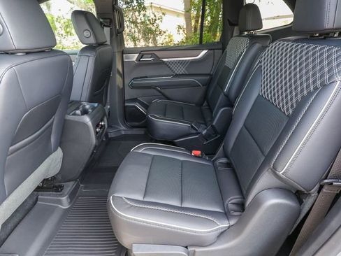 Used 2025 GMC Acadia Denali w/ Super Cruise Package FWD image 28