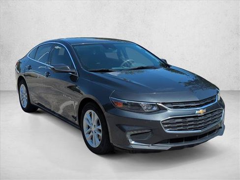 Used 2018 Chevrolet Malibu LT w/ Leather Package FWD image 3