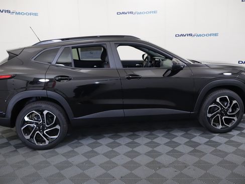 New 2026 Chevrolet Trax RS w/ Sunroof Package FWD image 5