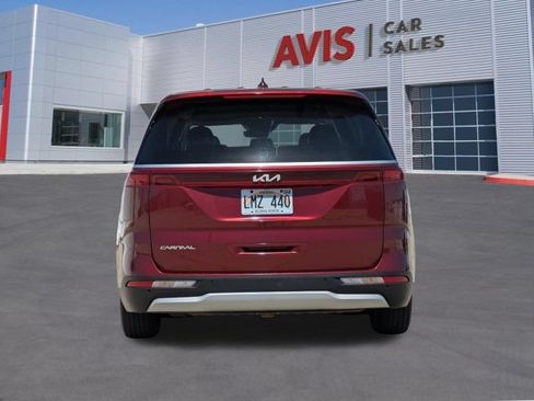 Used 2023 Kia Carnival LX FWD image 7