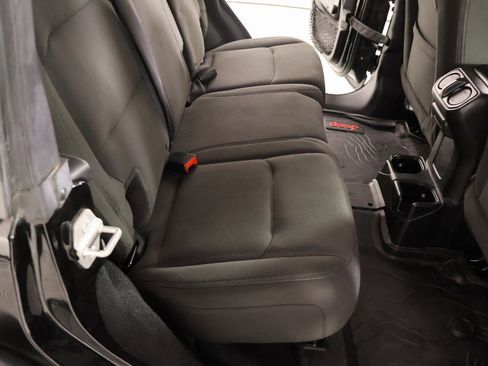 Used 2018 Jeep Wrangler Unlimited Sport image 13