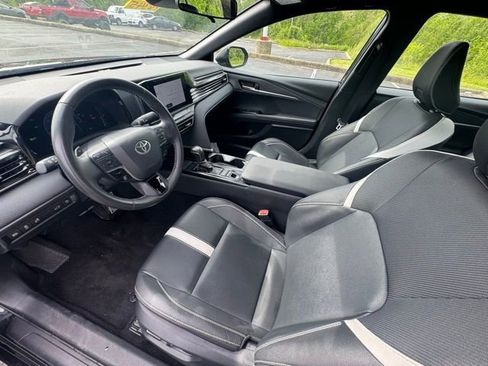 Used 2025 Toyota Camry SE FWD image 11