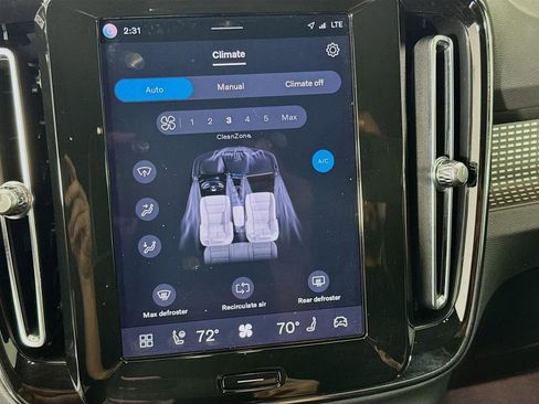 Used 2023 Volvo XC40 B5 Plus w/ Climate Package image 19