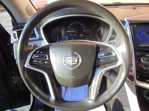 Used 2013 Cadillac SRX Luxury image 18